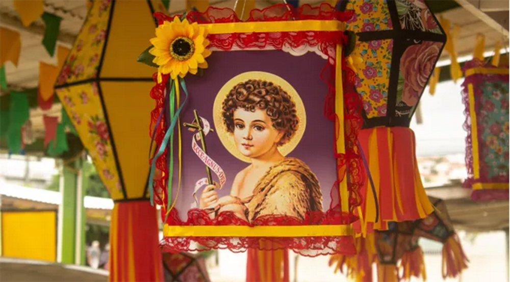Bandeirinha de são João na festa junina. | Crédito: Felipe Queiroz/Shutterstock. Bandeirinha de são João na festa junina. | Crédito: Felipe Queiroz/Shutterstock.