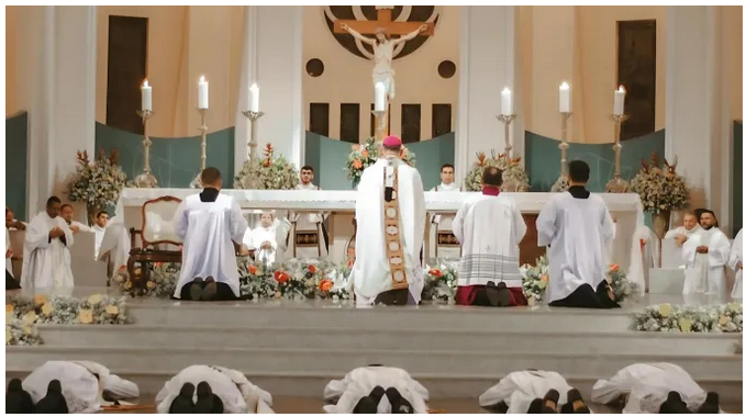 Ordenação de 11 novos padres de Fortaleza, em 23 de agosto de 2024. | Regina Caula/Arquidiocese de Fortaleza Ordenação de 11 novos padres de Fortaleza, em 23 de agosto de 2024. | Regina Caula/Arquidiocese de Fortaleza