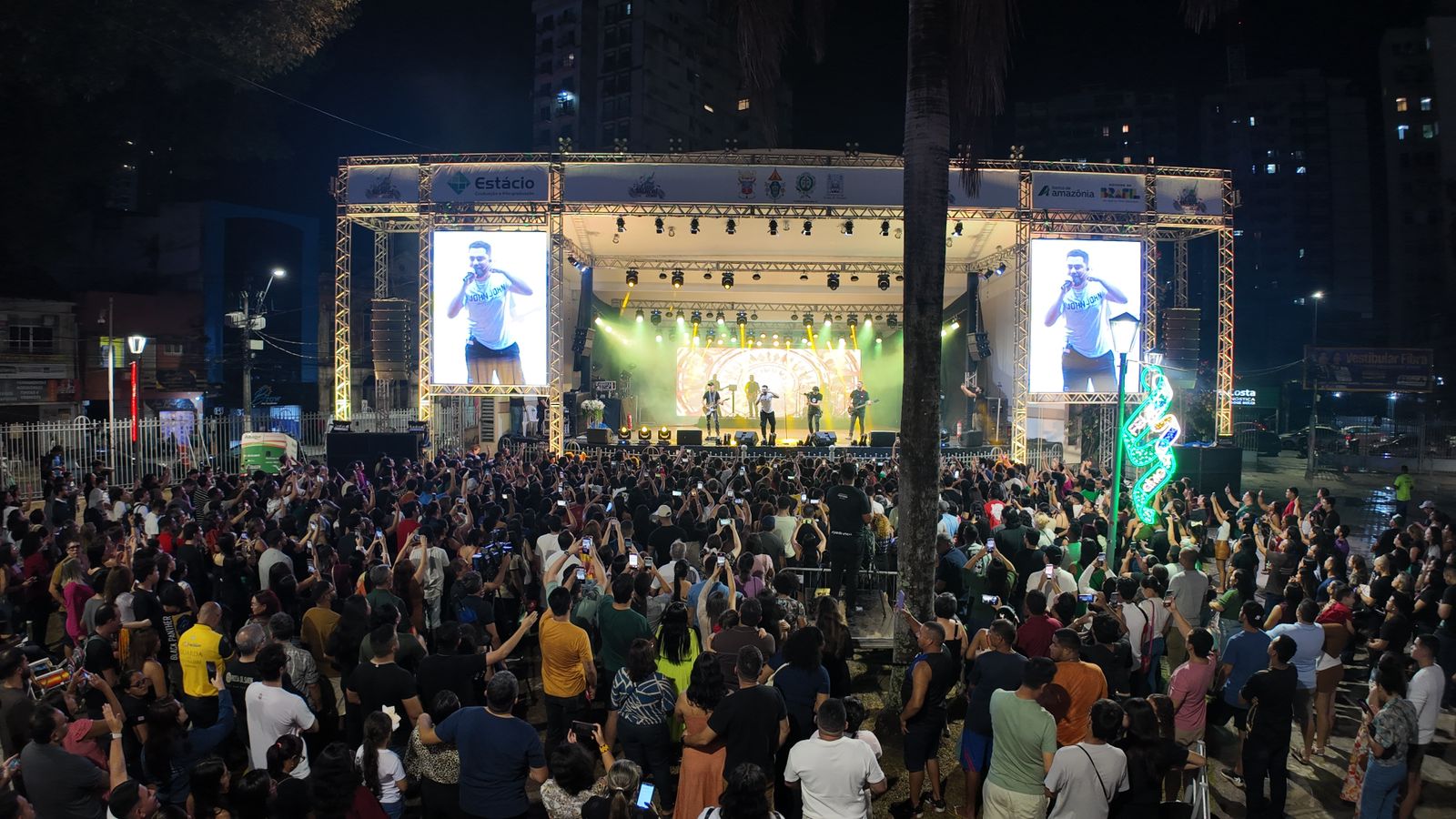 O grupo, referência da música católica no Brasil, fundado em 2005 por Walmir Alencar, é reconhecido por sucessos como Hoje Livre Sou e Abraço de Pai. O grupo, referência da música católica no Brasil, fundado em 2005 por Walmir Alencar, é reconhecido por sucessos como Hoje Livre Sou e Abraço de Pai.