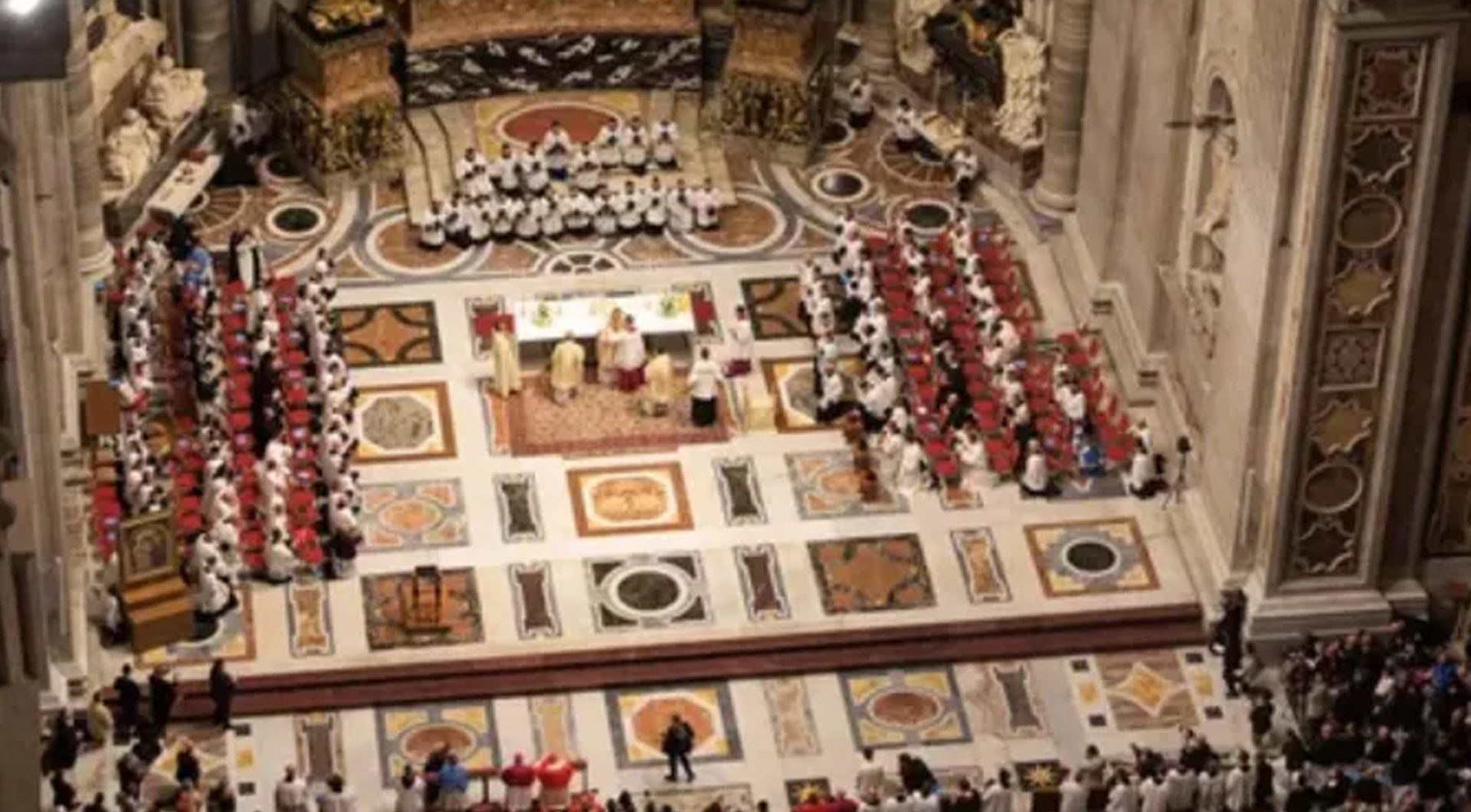 Missa solene pontifical celebrada em 25 de outubro de 2025 pelo cardeal Raymond Leo Burke no Altar da Cátedra, na basílica de São Pedro, no Vaticano, na 14ª Peregrinação Internacional Ad Petri Sedem em Roma. | Cortesia de ElvirTabaković Missa solene pontifical celebrada em 25 de outubro de 2025 pelo cardeal Raymond Leo Burke no Altar da Cátedra, na basílica de São Pedro, no Vaticano, na 14ª Peregrinação Internacional Ad Petri Sedem em Roma. | Cortesia de ElvirTabaković