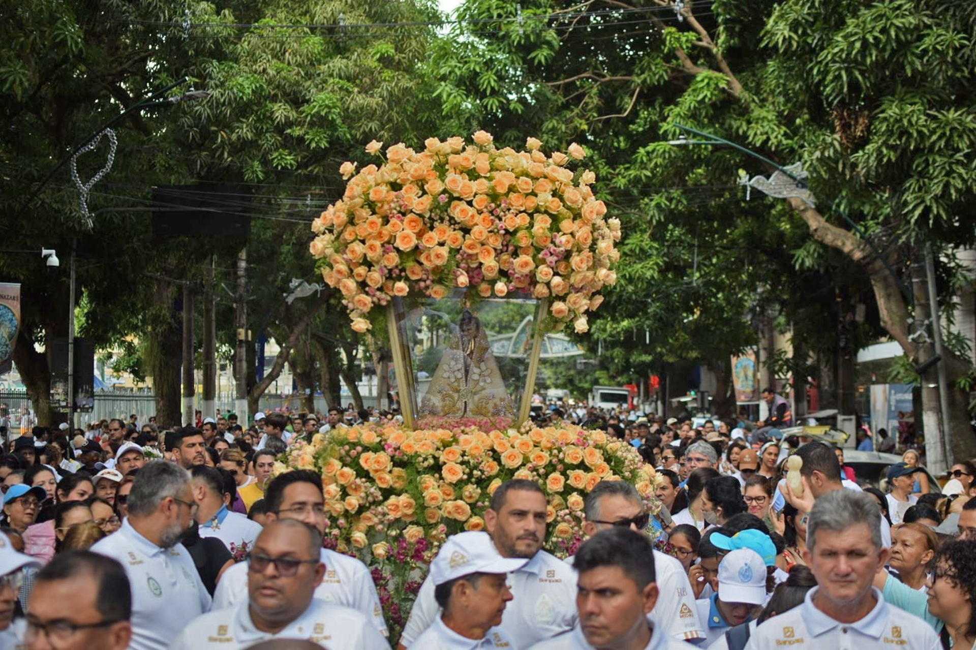 Realizada há mais de 100 anos, a Diretoria da Festa faz um convite especial para participação de todas as instituições que contribuíram para a realização do Círio. Realizada há mais de 100 anos, a Diretoria da Festa faz um convite especial para participação de todas as instituições que contribuíram para a realização do Círio.