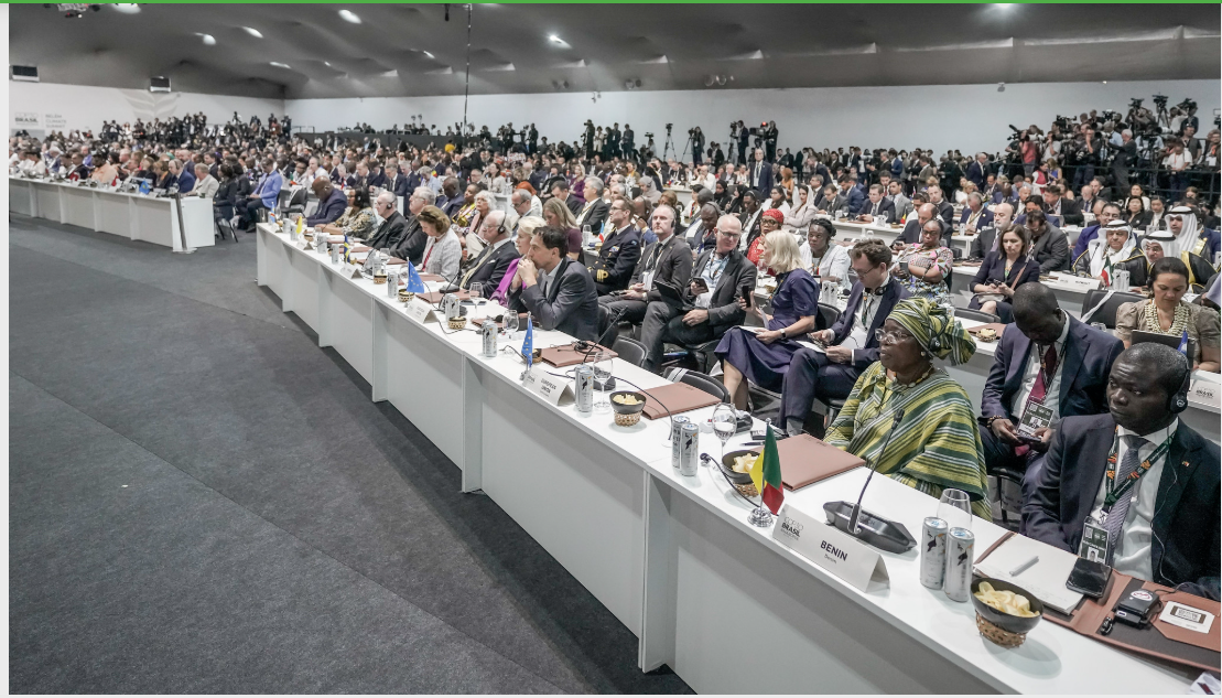 Primeiro dia da Cúpula foi marcado pelo lançamento do "Fundo Florestas Tropicais Para Sempre" (TFFF, sigla em inglês), incentivo financeiro para manter as florestas de pé. | Crédito: Rafa Neddermeyer/COP30 Brasil Amazônia/PR Primeiro dia da Cúpula foi marcado pelo lançamento do "Fundo Florestas Tropicais Para Sempre" (TFFF, sigla em inglês), incentivo financeiro para manter as florestas de pé. | Crédito: Rafa Neddermeyer/COP30 Brasil Amazônia/PR