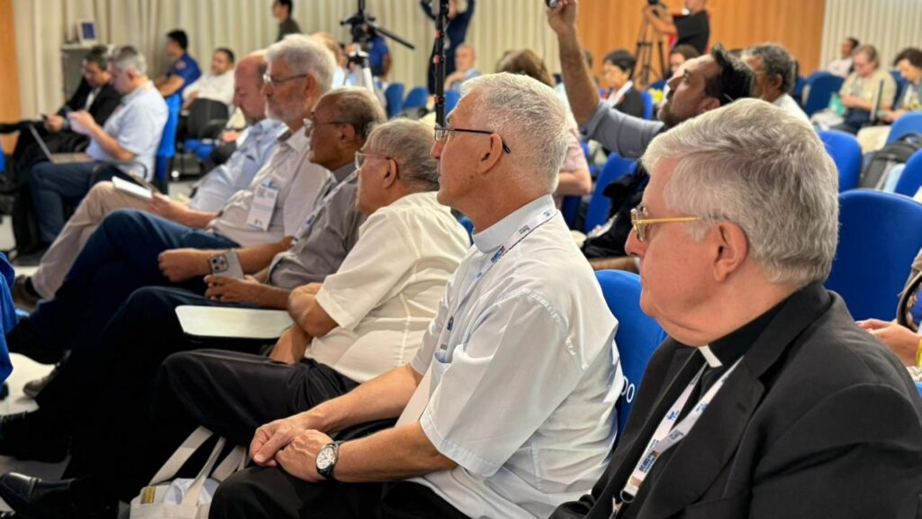 Arcebispo de Santarém, Dom Irineu Roman, ao lado do Núncio Apostólico no Brasil, GiambattistaDiquattro. Foto: Repam Brasil Arcebispo de Santarém, Dom Irineu Roman, ao lado do Núncio Apostólico no Brasil, GiambattistaDiquattro. Foto: Repam Brasil