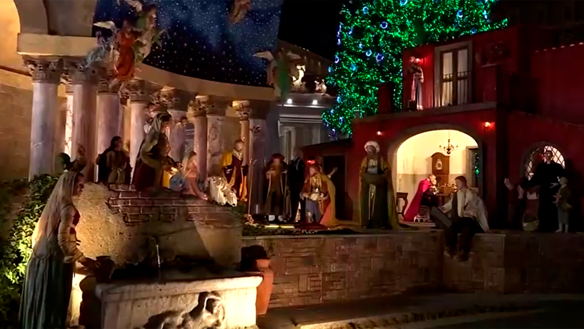 O presépio e a árvore permanecerão em exposição até o final do período natalino / Foto: Reprodução Reuters O presépio e a árvore permanecerão em exposição até o final do período natalino / Foto: Reprodução Reuters