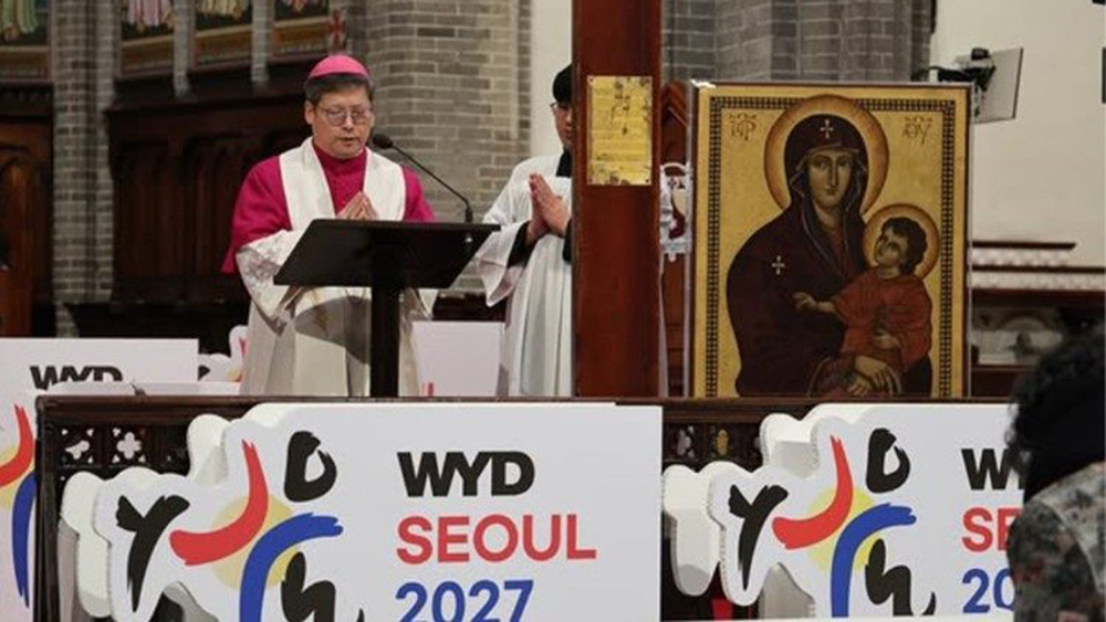 O arcebispo Peter Soon-taickChung dá a bênção aos 15 painéis e ao ícone mariano O arcebispo Peter Soon-taickChung dá a bênção aos 15 painéis e ao ícone mariano