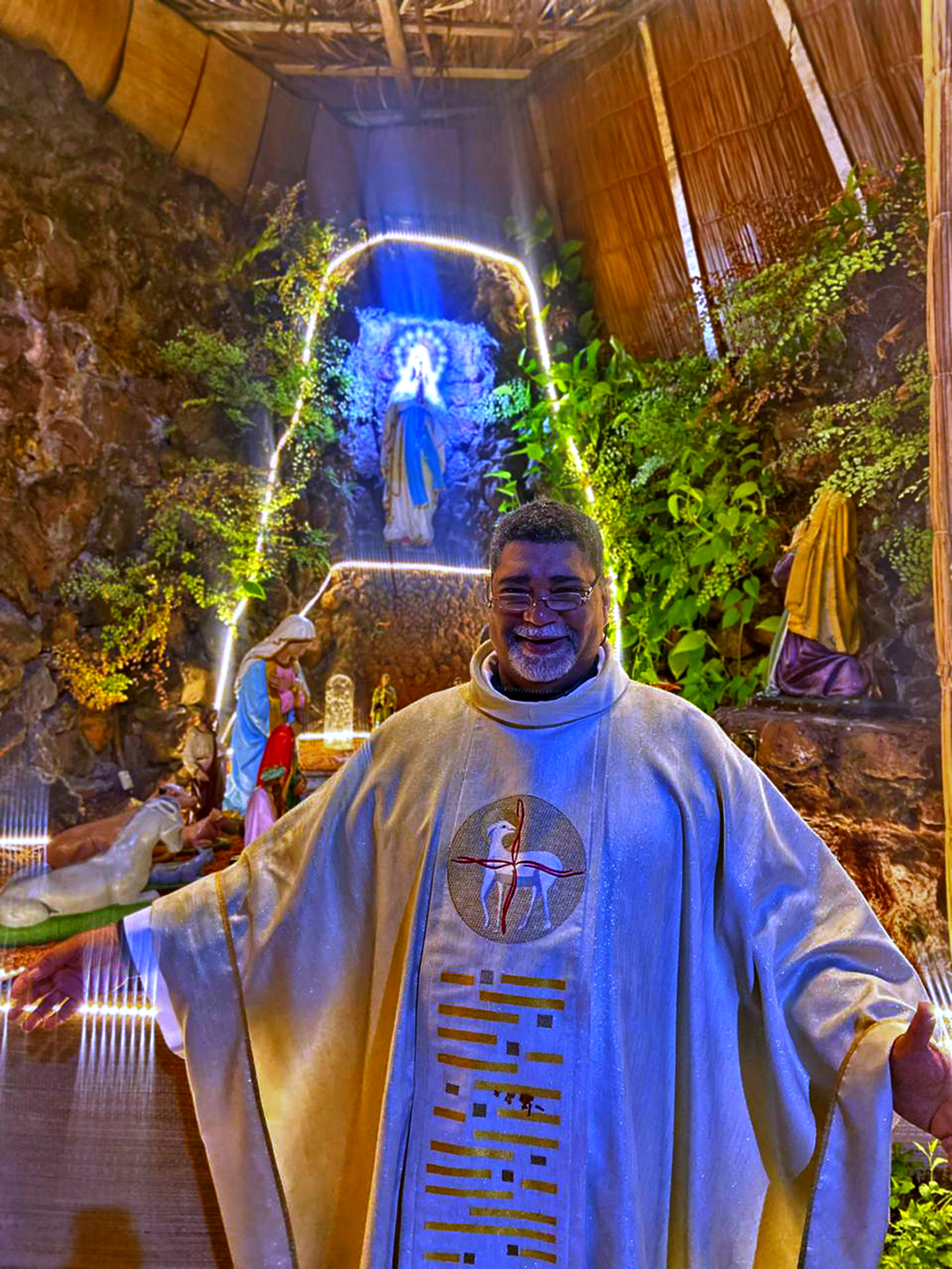 Padre Adilson Almeida, Reitor da Capela de Lourdes Padre Adilson Almeida, Reitor da Capela de Lourdes