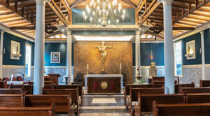 Parte interna da paróquia universitária são Carlo Acutis, em Santo Amaro (SP) | Facebook/Paróquia universitária são Carlo Acutis