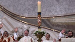 Círio Pascal é símbolo real de Jesus ressuscitado e é aceso em todas as celebrações durante o Tempo Pascal / Foto: Arquivo Canção Nova