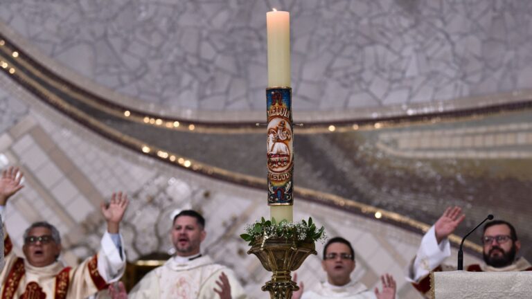 Círio Pascal é símbolo real de Jesus ressuscitado e é aceso em todas as celebrações durante o Tempo Pascal / Foto: Arquivo Canção Nova