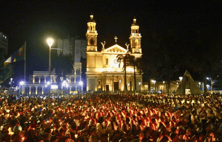 Celebração reunirá milhares de fiéis na Praça Santuário, contará com Crisma de 120 jovens e convocação da 10ª Assembleia Arquidiocesana de Pastoral