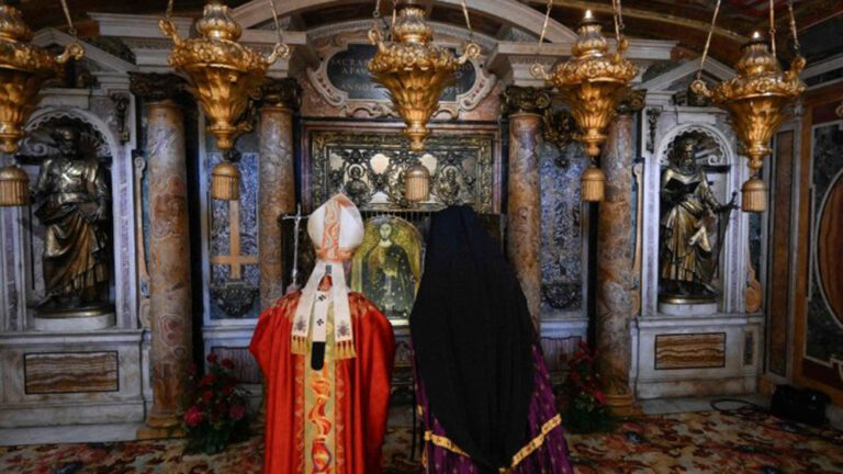 Papa com os arcebispos que receberam o pálio (@Vatican Media)