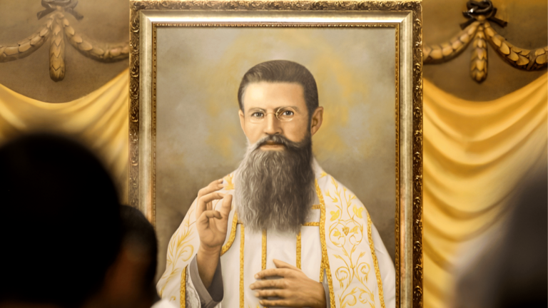 Retrato do padre Júlio Maria de Lombaerde exposto durante celebração religiosa /Foto: Instituto Padre Júlio Maria