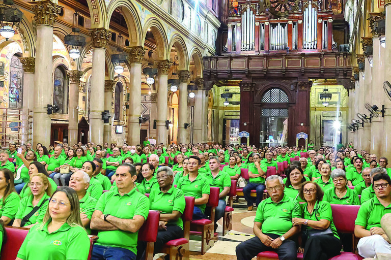 Casais equipistas na celebração jubilar dos 50 anos da missão Belém
