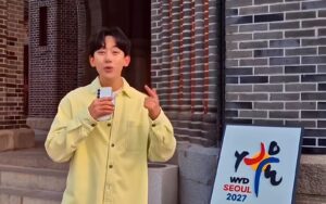 Junho Chu na catedral de Myeong-dong em Seul. | Crédito: FacebookSetviatge.