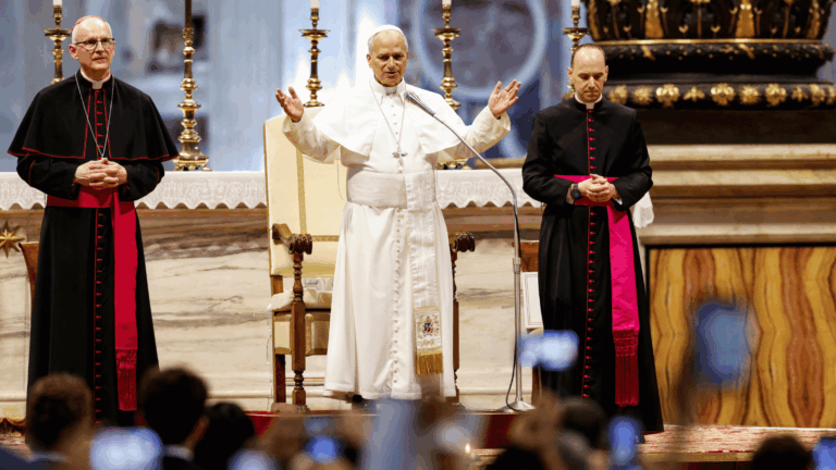 Papa Leão XIV na Basílica de São Pedro durante a Audiência Geral / Foto: REUTERS/Remo Casilli